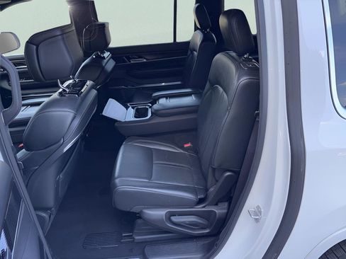 Used 2024 Jeep Grand Wagoneer L 4WD image 11