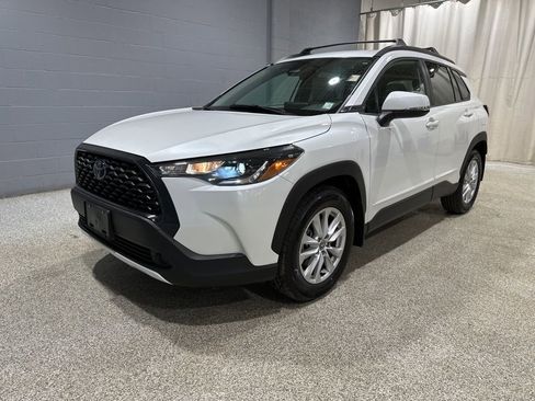 Certified 2023 Toyota Corolla Cross LE image 4