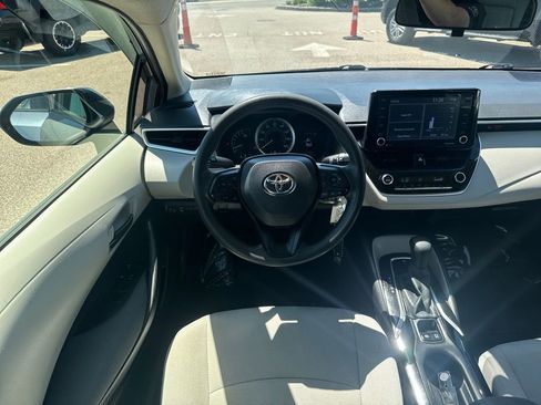Used 2022 Toyota Corolla LE FWD image 11
