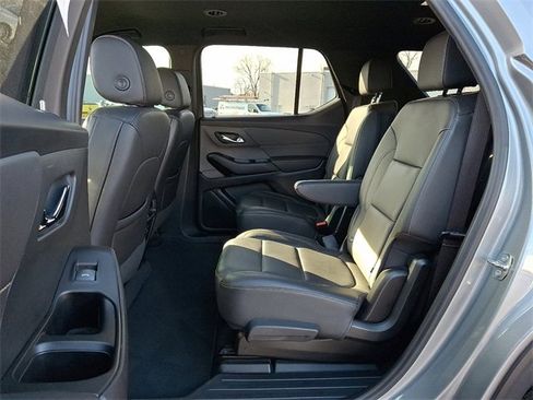 Used 2023 Chevrolet Traverse LT image 13