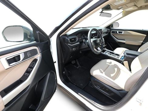 Used 2023 Ford Explorer XLT w/ Equipment Group 202A image 11