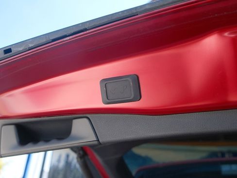 Used 2022 Toyota RAV4 XLE image 36