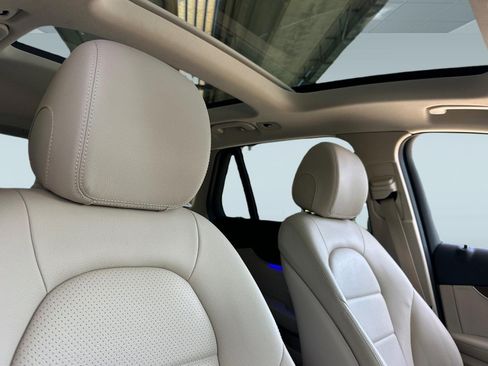 Used 2022 Mercedes-Benz GLC 300 4MATIC image 24