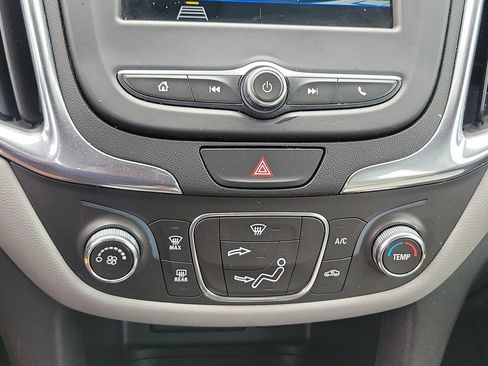 Used 2019 Chevrolet Equinox LS w/ LPO, Floor Liner Package FWD image 29