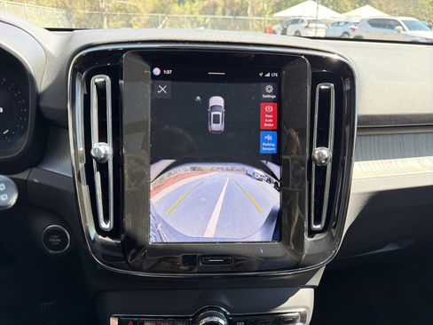 Certified 2025 Volvo XC40 B5 Core image 25