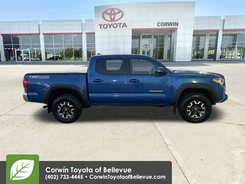 Used 2017 Toyota Tacoma TRD Off-Road image 6