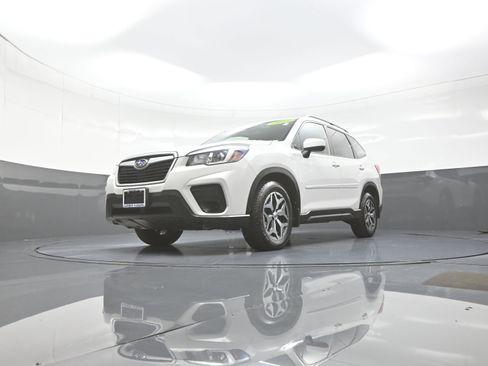 Used 2019 Subaru Forester Premium w/ All-Weather Package AWD/4WD image 11
