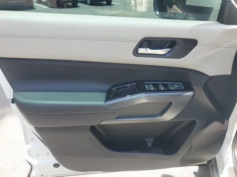Certified 2023 Nissan Pathfinder SL FWD image 12