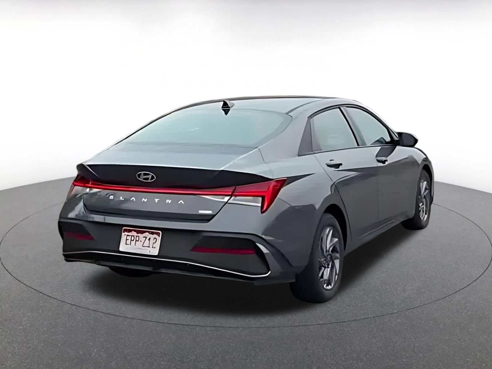 Used 2026 Hyundai Elantra Hybrid FWD image 10