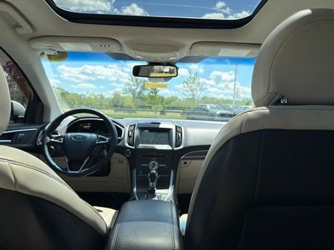 Used 2018 Ford Edge Titanium w/ Equipment Group 302A AWD/4WD image 20