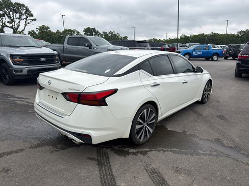 Used 2020 Nissan Altima 2.5 Platinum FWD image 3
