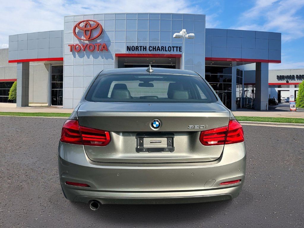 Used 2017 BMW 320i Sedan RWD image 11