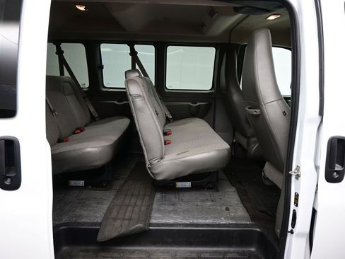 Used 2025 Chevrolet Express 3500 LT w/ LT Preferred Equipment Group RWD image 8