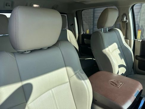 Used 2018 RAM 1500 Laramie w/ Convenience Group AWD/4WD image 27