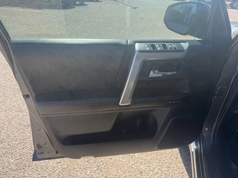 Used 2015 Toyota 4Runner Limited AWD/4WD image 8