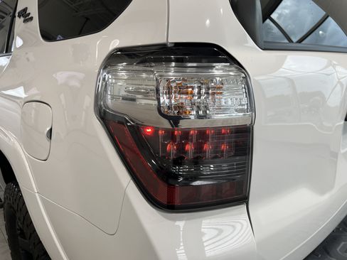 Used 2018 Toyota 4Runner TRD Off-Road AWD/4WD image 26