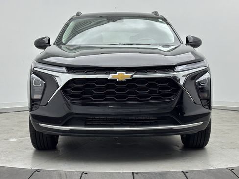 Used 2026 Chevrolet Trax LT w/ Driver Confidence Package FWD image 2