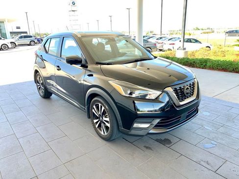 Used 2020 Nissan Kicks SR image 3