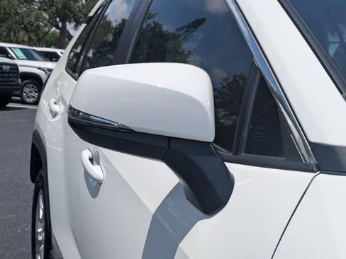 Used 2020 Toyota RAV4 XLE w/ Convenience Package FWD image 12