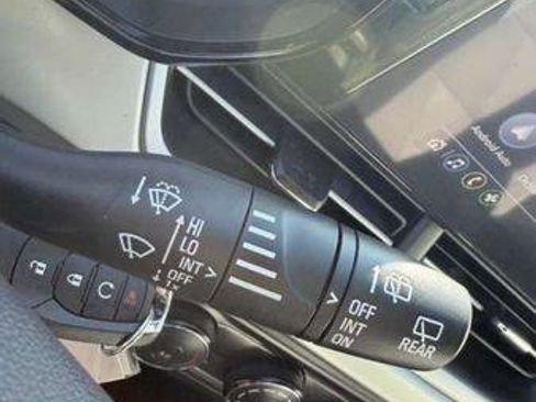 Used 2024 Chevrolet Trax RS FWD image 23