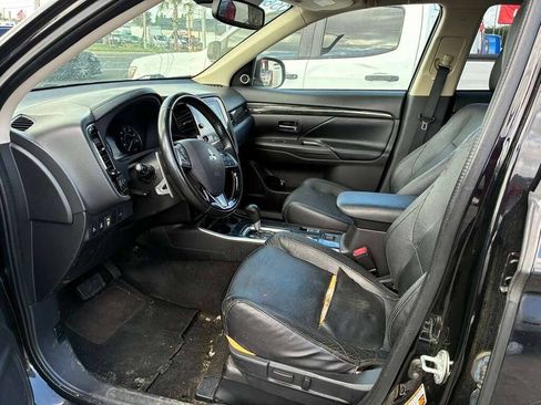 Used 2017 Mitsubishi Outlander GT AWD/4WD image 6