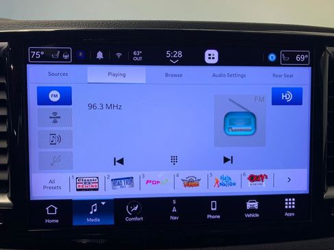 Used 2022 Chrysler Pacifica Touring-L w/ Uconnect Theater Family Group image 25