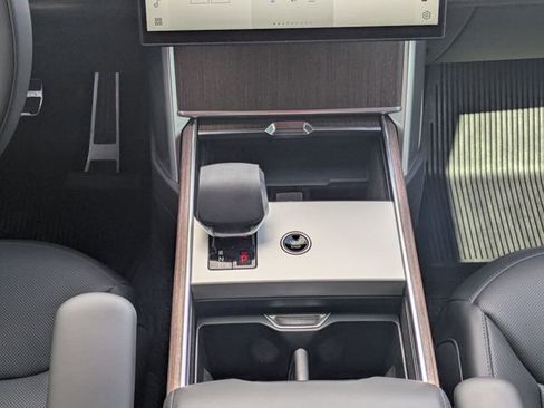 Certified 2025 Land Rover Range Rover SE AWD/4WD image 44