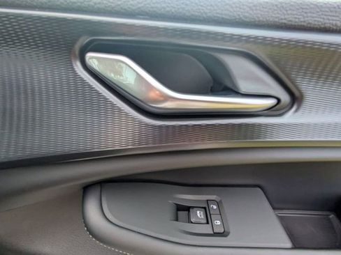 New 2025 Jeep Grand Cherokee L Laredo image 37