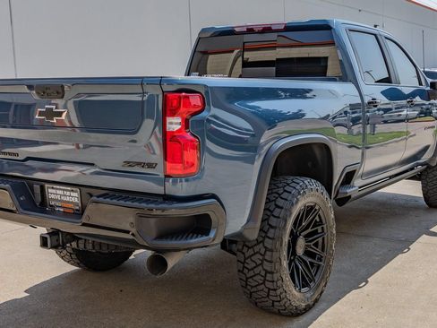 Used 2024 Chevrolet Silverado 2500 ZR2 w/ Technology Package AWD/4WD image 4