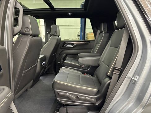 Used 2025 GMC Yukon Elevation w/ Technology Package AWD/4WD image 17
