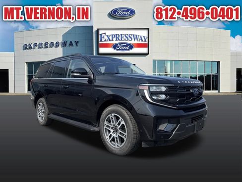 Used 2025 Ford Expedition Active AWD/4WD image 3