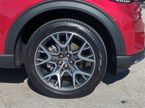 Certified 2025 Ford Explorer Platinum w/ Ultimate Package image 11