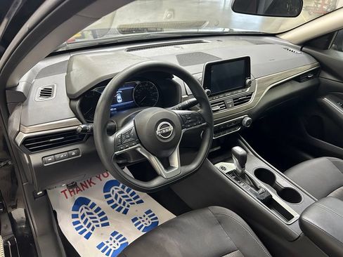 Used 2025 Nissan Altima 2.5 SV FWD image 21
