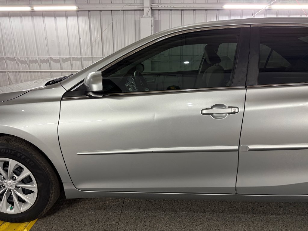 Used 2016 Toyota Camry LE FWD image 16