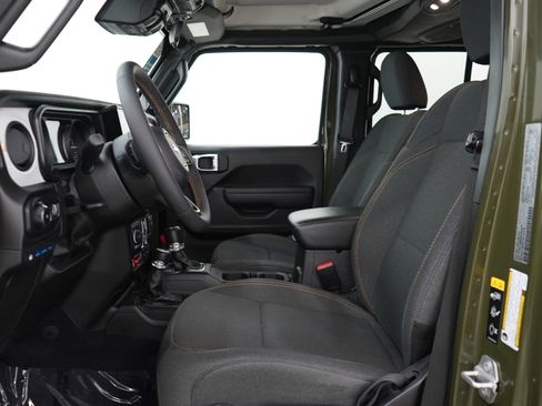 Used 2024 Jeep Wrangler Unlimited AWD/4WD image 22