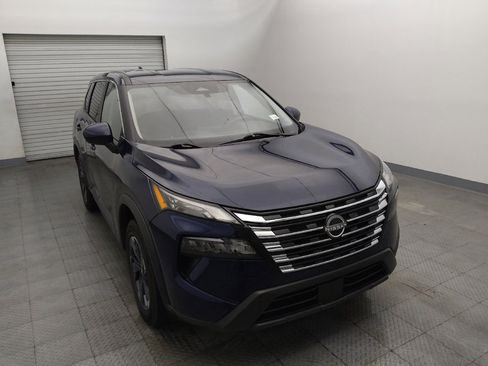 Used 2024 Nissan Rogue SV AWD/4WD image 14