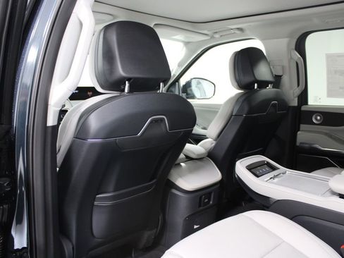 New 2026 Lincoln Navigator Reserve AWD/4WD image 27