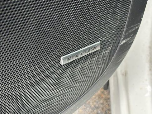 Used 2022 Subaru Ascent Limited w/ Technology Package image 10