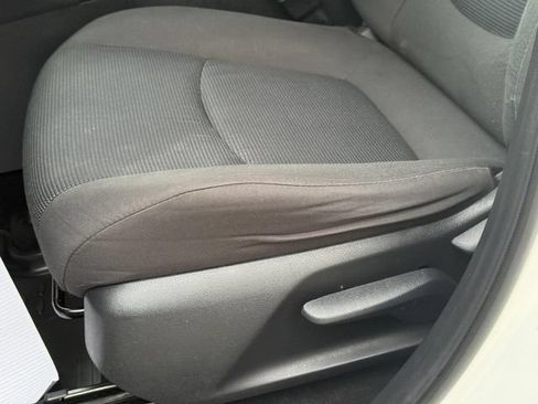 Used 2019 Toyota RAV4 LE AWD/4WD image 22