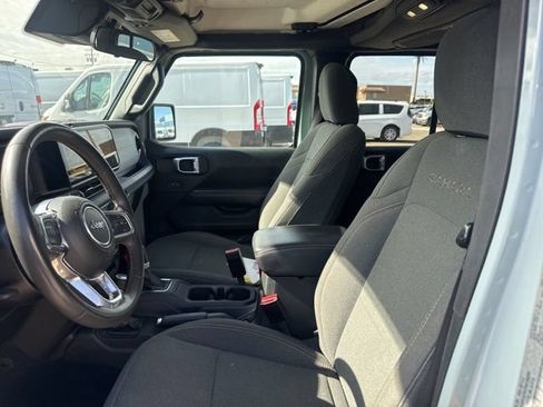 Used 2024 Jeep Wrangler Unlimited Sahara AWD/4WD image 9