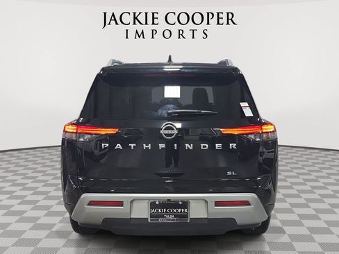 Used 2025 Nissan Pathfinder SL FWD image 6