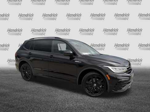 Used 2022 Volkswagen Tiguan SE R-Line AWD/4WD image 3