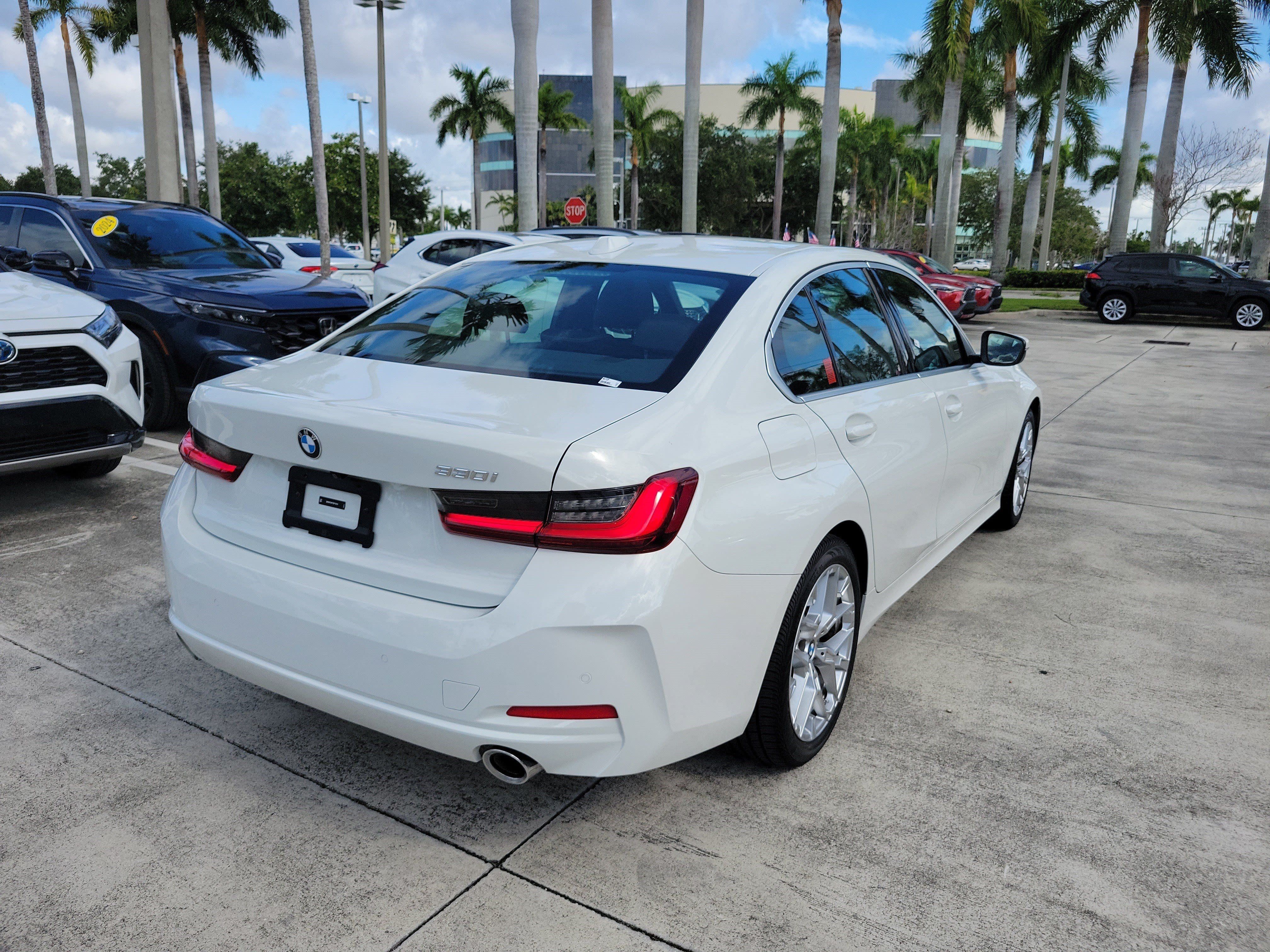 Used 2025 BMW 330i Sedan RWD image 7