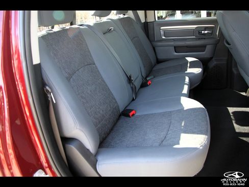 Used 2017 RAM 2500 SLT w/ Luxury Group image 35