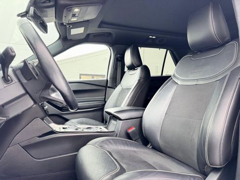 Used 2022 Ford Explorer ST image 12
