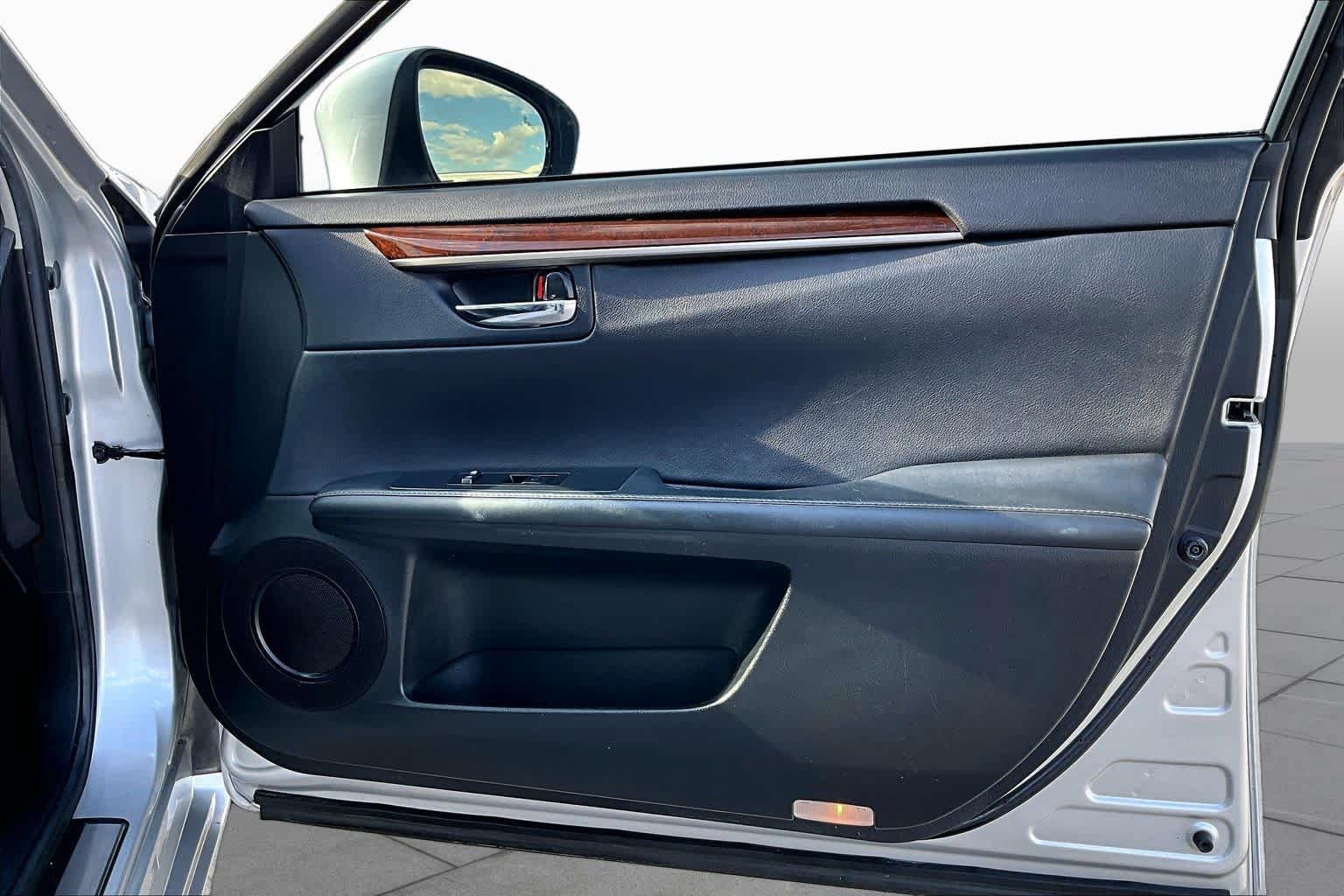 Used 2014 Lexus ES 350 w/ Luxury Package FWD image 23