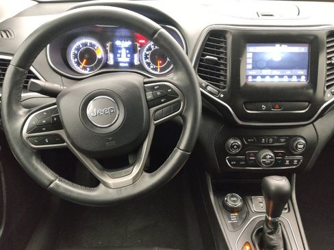 Used 2019 Jeep Cherokee Latitude Plus w/ Comfort/Convenience Group image 22