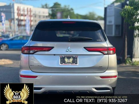 Used 2024 Mitsubishi Outlander AWD image 5