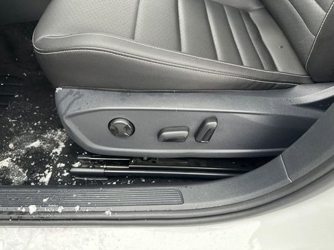 Used 2024 Volkswagen Jetta SE w/ Panoramic Sunroof Package image 27