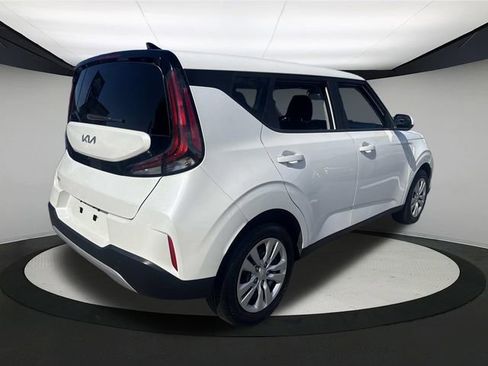 Used 2023 Kia Soul LX image 9